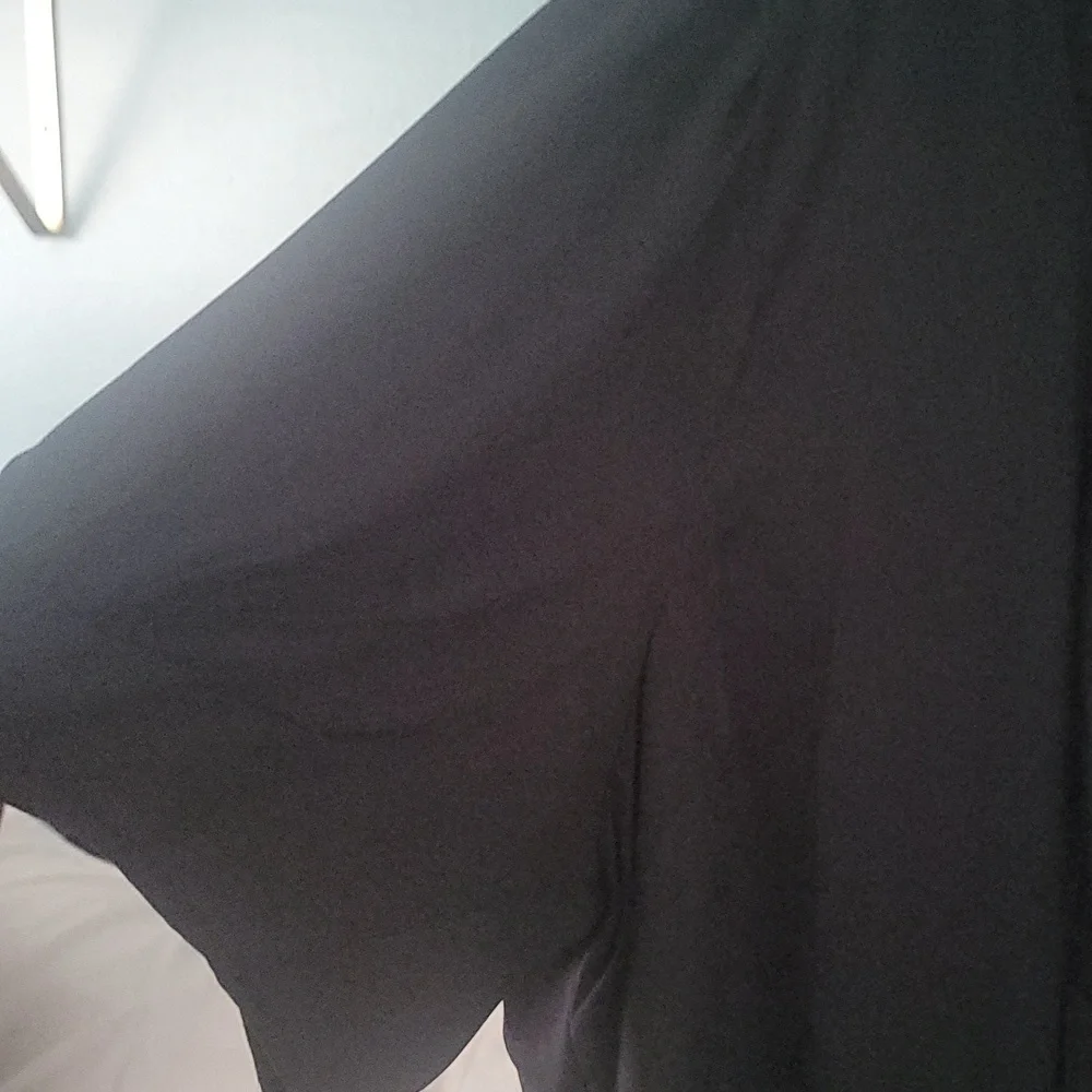 PLUS SIZE TOP - Picture 2 of 3